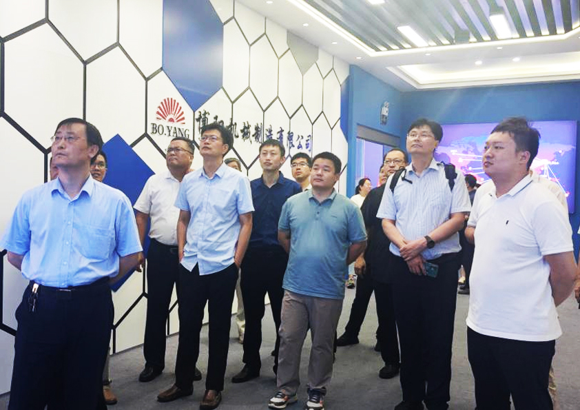 熱烈歡迎青島高校專家學(xué)者等一行到博陽機械參觀交流