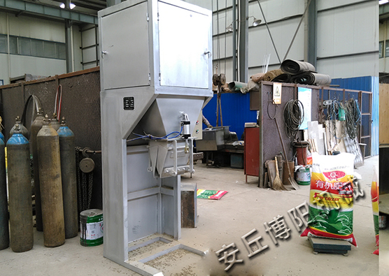 為什么化肥廠家選用自動定量包裝機(jī)？