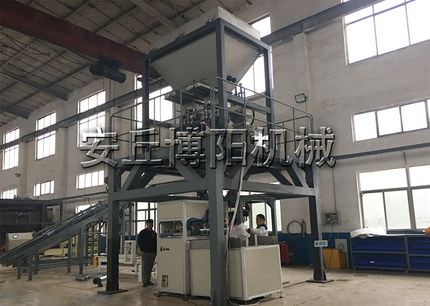 化肥全自動(dòng)包裝秤如何將工人從繁重的環(huán)境中解脫出來(lái)？