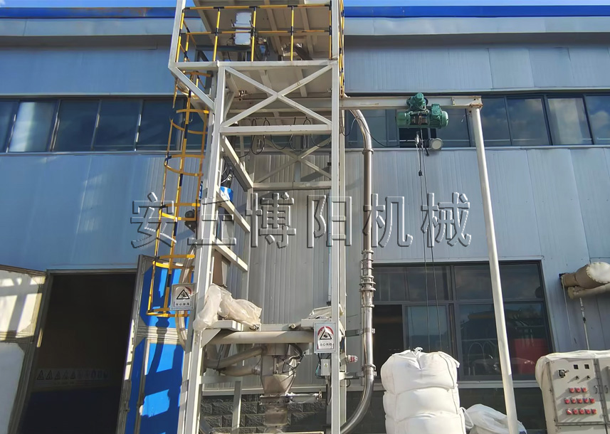 滑石粉噸袋拆袋機(jī)的配套設(shè)備有哪些呢？