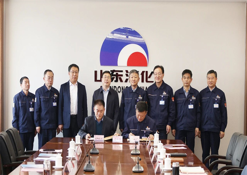 安丘市委書記賈勤清一行到山東?；╆枡C(jī)械數(shù)轉(zhuǎn)智改研發(fā)中心實地考察