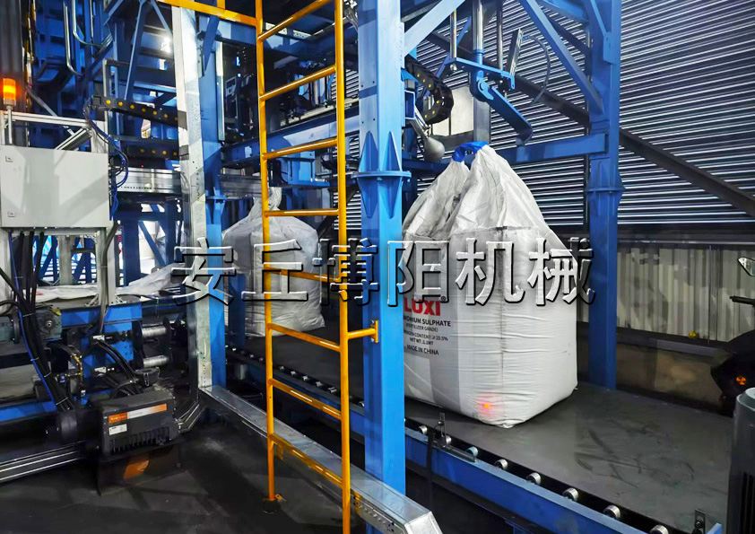 阻燃劑全自動噸袋包裝機如何實現(xiàn)全自動化包裝？