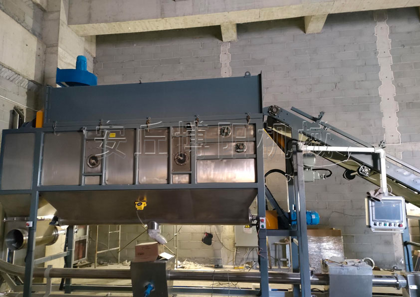 粉煤灰自動拆袋機產(chǎn)品優(yōu)勢 無塵自動拆包機密閉式卸料