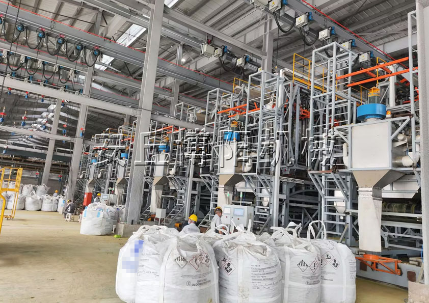 化工行業(yè)全自動噸包拆包機的具體優(yōu)勢有哪些呢？