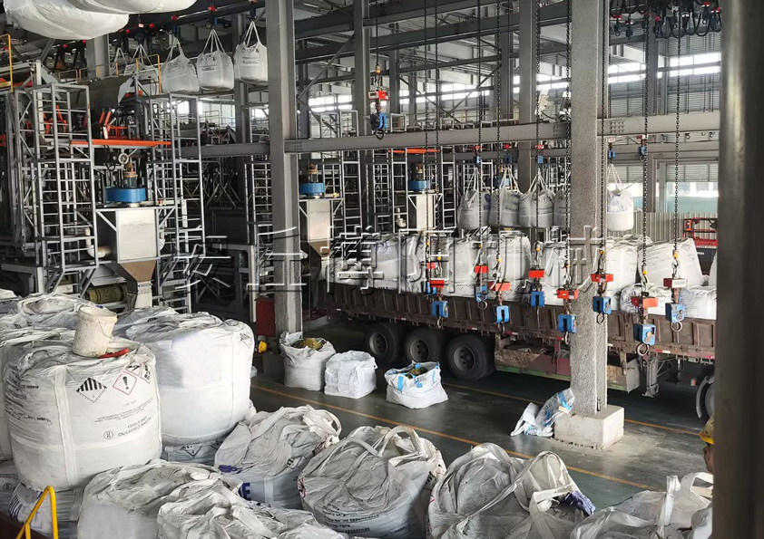 硫酸鎳全自動(dòng)噸袋拆包機(jī) 全自動(dòng)噸包拆包機(jī)工作流程和優(yōu)勢(shì)