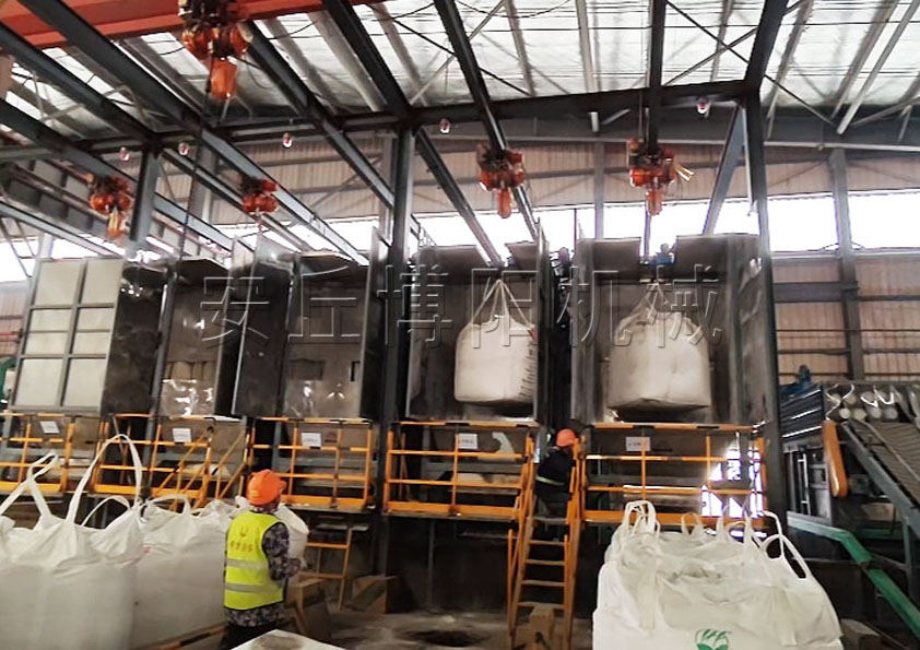 磷銨噸袋拆袋機(jī)的工作原理和性能特點(diǎn)是什么？